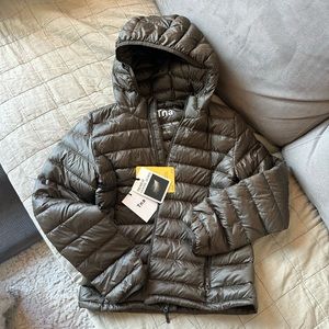 NWT Aritzia TNA Botanie Puffer Jacket Sz Medium